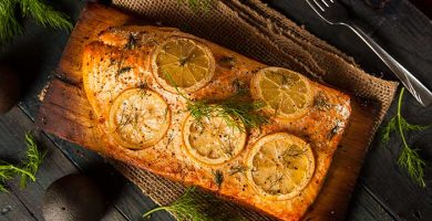 Filet de saumon au barbecue planche de cèdre
